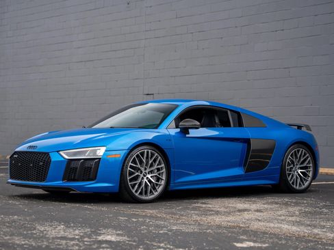 Used 2018 Audi R8 V10 plus w/ 20" Wheel Package image 1
