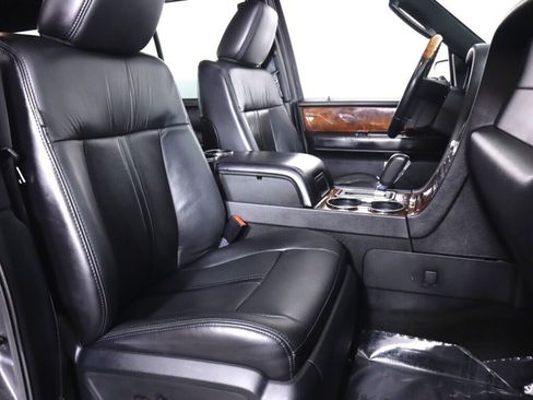 Used 2016 Lincoln Navigator Select RWD image 45