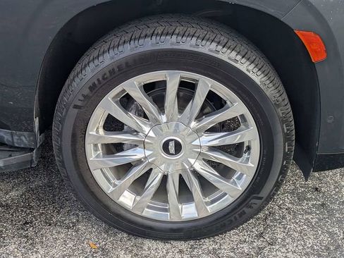 Used 2022 Cadillac Escalade Premium Luxury w/ LPO, Illumination Package image 10