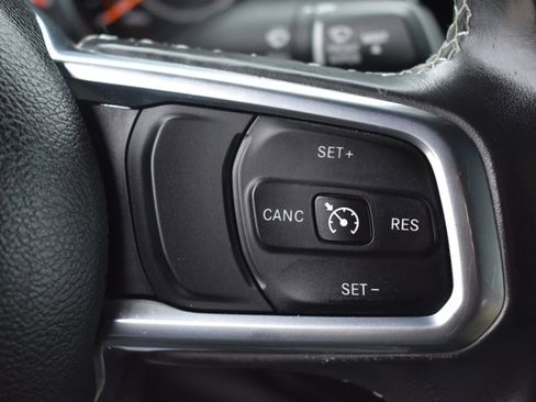 Used 2018 Jeep Wrangler Unlimited Sahara AWD/4WD image 35
