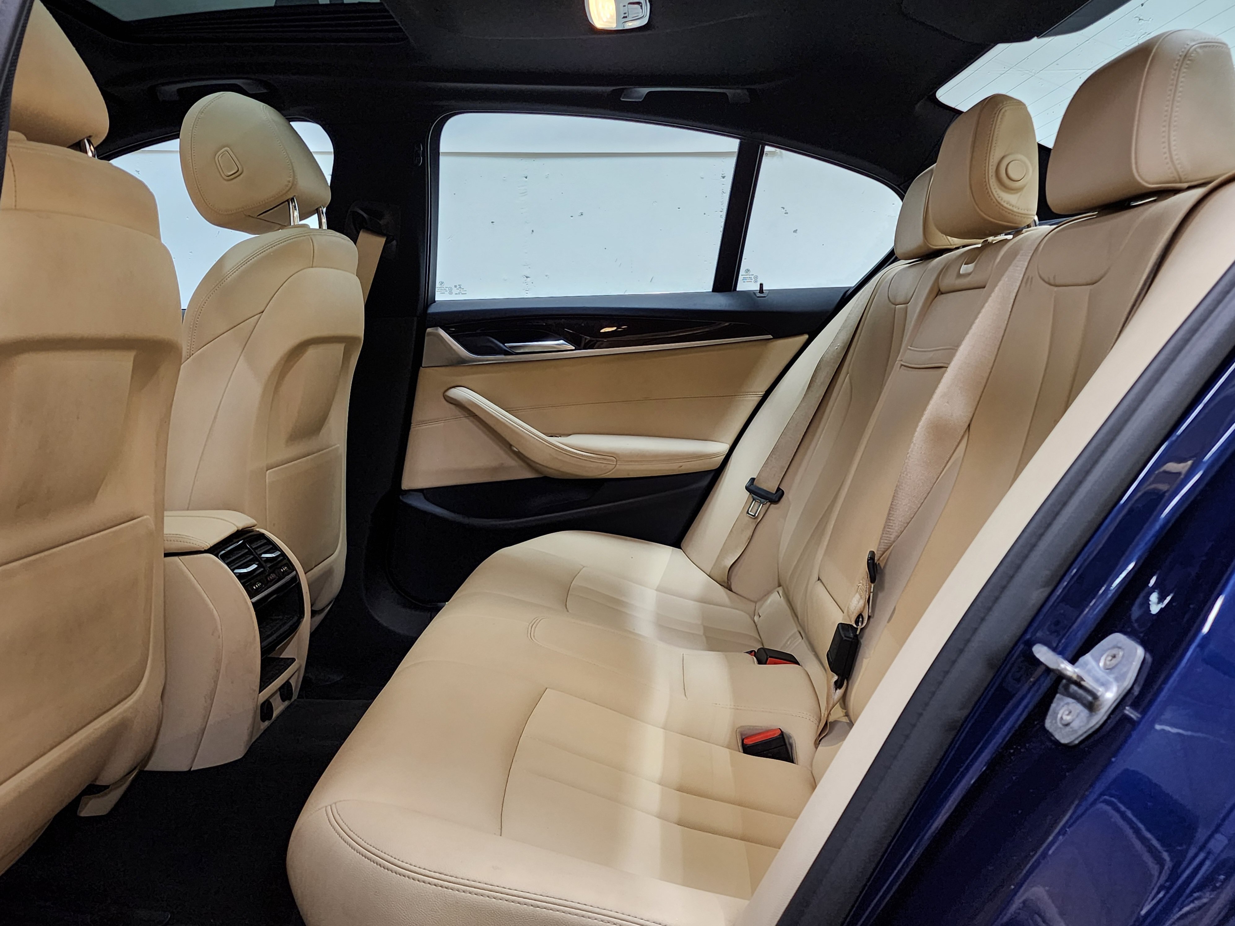 Used 2019 BMW 530e xDrive w/ Premium Package AWD/4WD image 18