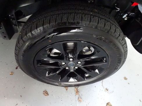 Used 2025 Jeep Wrangler Unlimited Sahara w/ Safety Group image 29