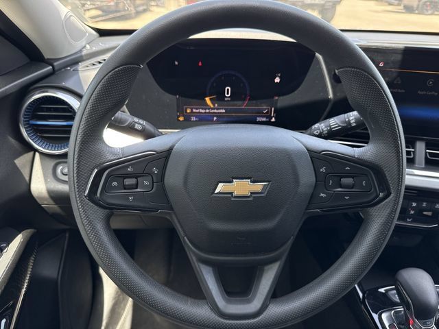 Used 2025 Chevrolet Trax LT FWD image 13