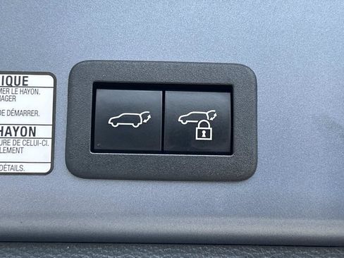Used 2023 Toyota Corolla Cross XLE w/ Convenience Package FWD image 13