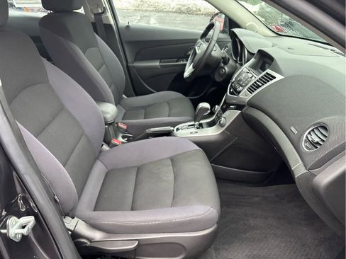 Used 2014 Chevrolet Cruze LT image 24