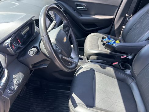 Used 2019 Chevrolet Trax LT w/ LT Convenience Package FWD image 15