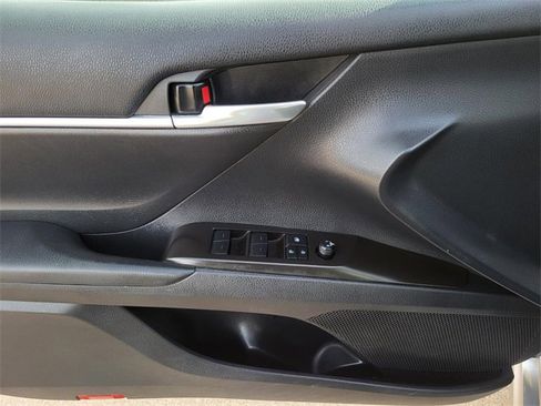 Used 2021 Toyota Camry SE image 14