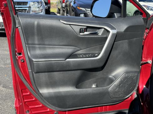 Used 2020 Toyota RAV4 XLE Premium image 23