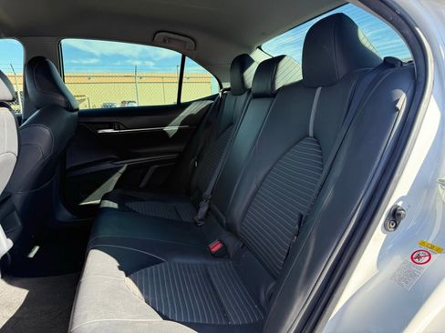 Used 2018 Toyota Camry SE image 9