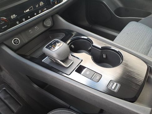 Used 2023 Nissan Rogue SV image 11