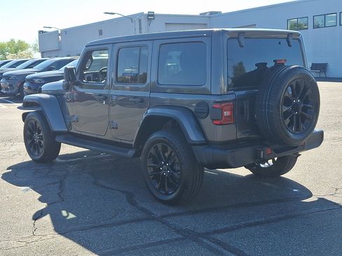 Used 2025 Jeep Wrangler Unlimited Sahara w/ Safety Group AWD/4WD image 4