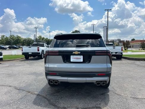 Used 2026 Chevrolet Traverse LT FWD image 4