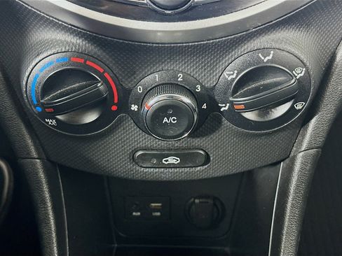 Used 2014 Hyundai Accent SE FWD image 21
