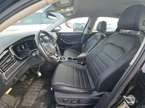 Used 2024 Volkswagen Jetta SE FWD image 5