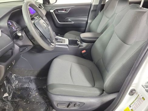 Used 2025 Toyota RAV4 XLE FWD image 19