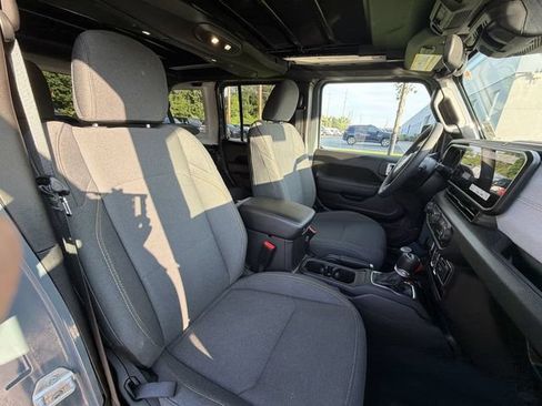 Used 2025 Jeep Wrangler Unlimited Sport AWD/4WD image 24