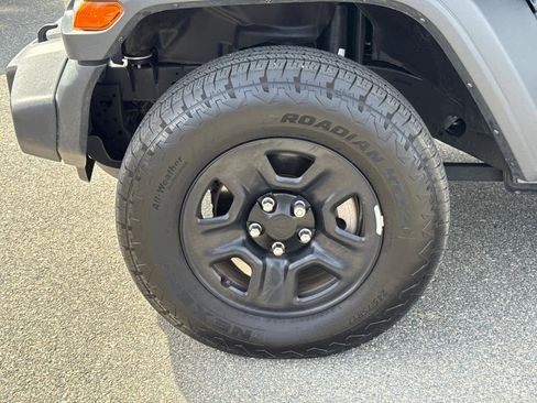 Used 2025 Jeep Wrangler Sport image 11