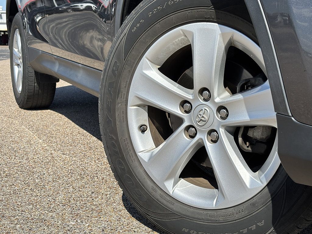 Used 2014 Toyota RAV4 XLE FWD image 2