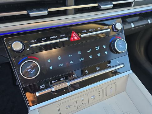 Used 2025 Hyundai Santa Fe Limited image 18