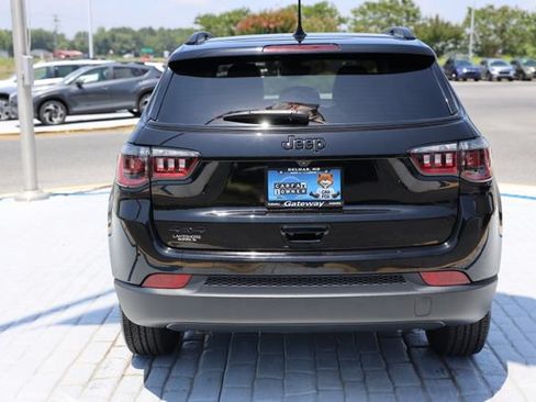 Used 2023 Jeep Compass Latitude w/ Sun and Sound Group AWD/4WD image 4