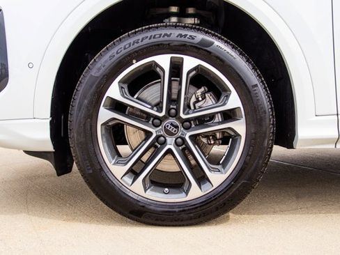 Certified 2025 Audi Q5 Premium w/ Convenience Package AWD/4WD image 9
