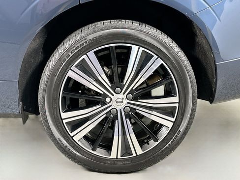Used 2023 Volvo XC60 B5 Plus image 29