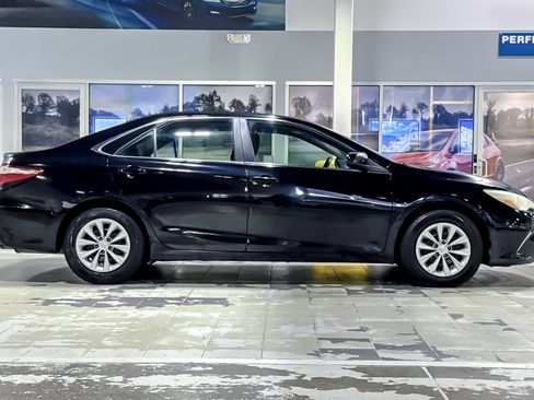 Used 2015 Toyota Camry LE image 7
