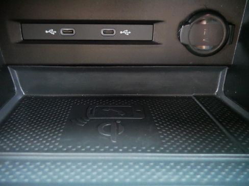 Used 2023 Volkswagen Taos SE AWD/4WD image 29