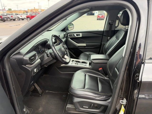 Used 2021 Ford Explorer XLT w/ Equipment Group 202A AWD/4WD image 11