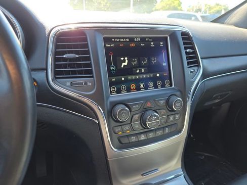 Used 2018 Jeep Grand Cherokee Limited AWD/4WD image 17