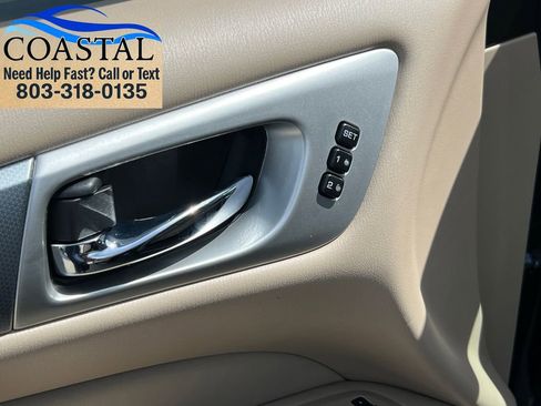 Used 2017 Nissan Pathfinder SL w/ SL Tech Package FWD image 9