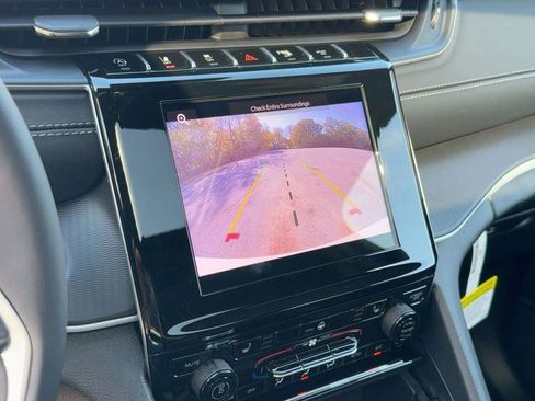 New 2025 Jeep Grand Cherokee Laredo X w/ Luxury Tech Group I image 22