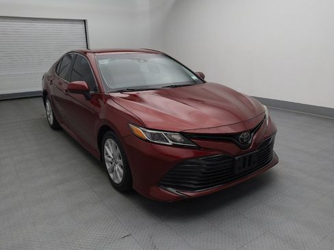 Used 2018 Toyota Camry LE image 13