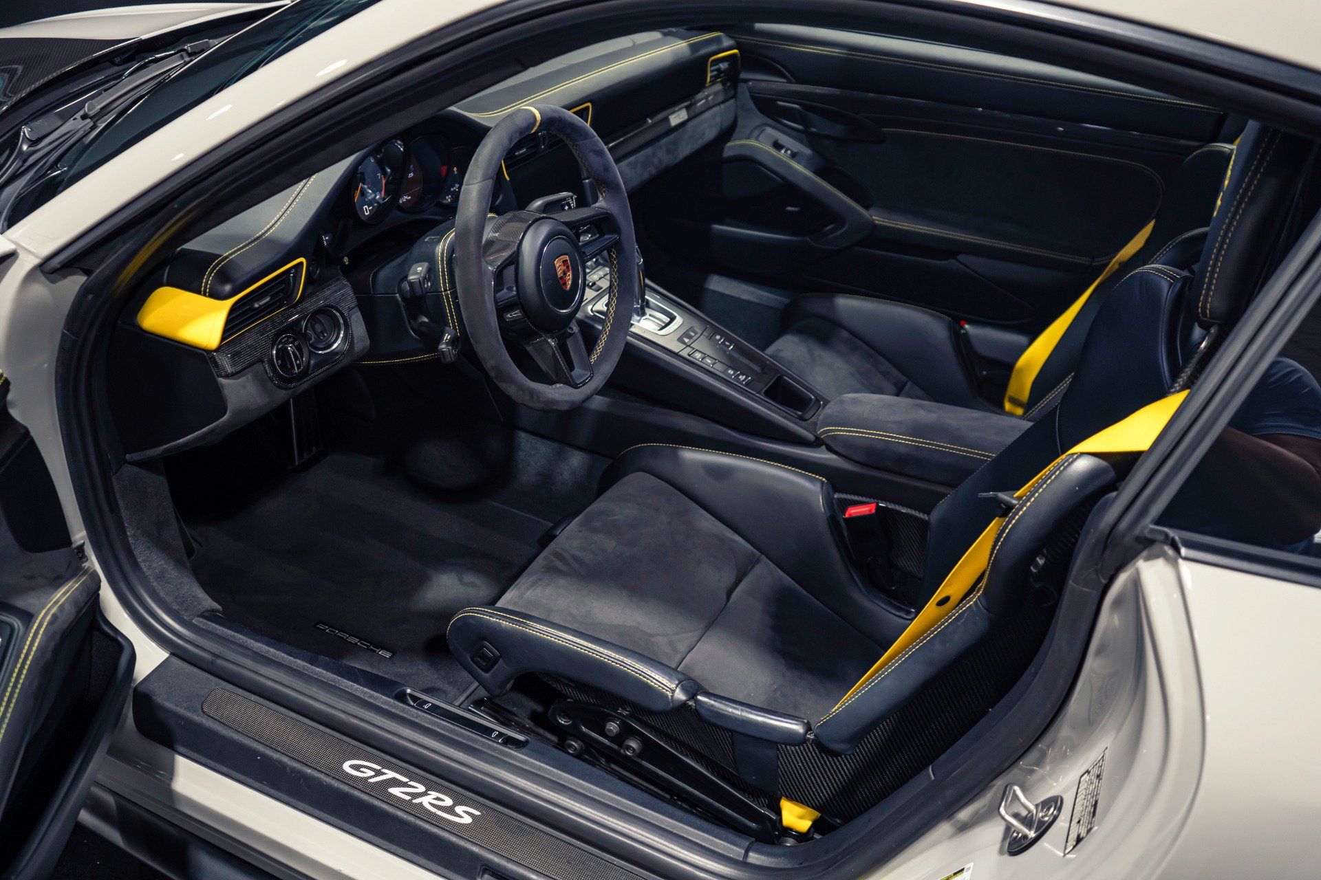 Used 2018 Porsche 911 GT2 RS w/ Weissach Package RWD image 2