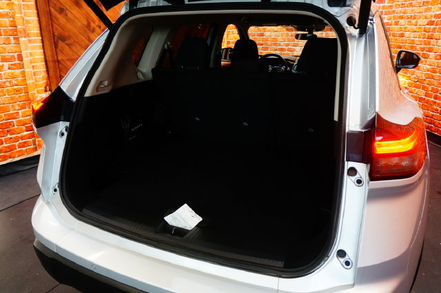 Certified 2025 Nissan Rogue SV AWD/4WD image 41