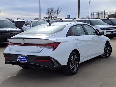 Certified 2025 Hyundai Elantra SEL image 2