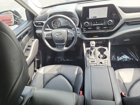 Certified 2025 Toyota Highlander XLE AWD/4WD image 15