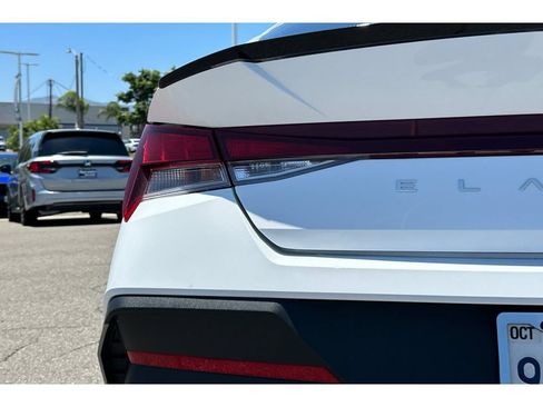 Used 2025 Hyundai Elantra Sport FWD image 9