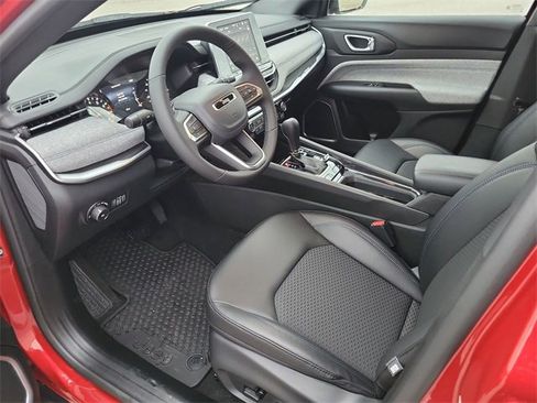 New 2026 Jeep Compass Latitude image 13