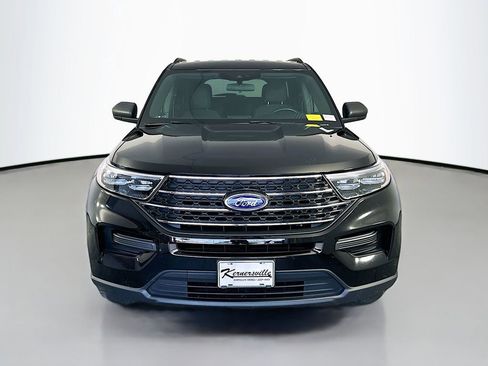 Used 2020 Ford Explorer XLT AWD/4WD image 2