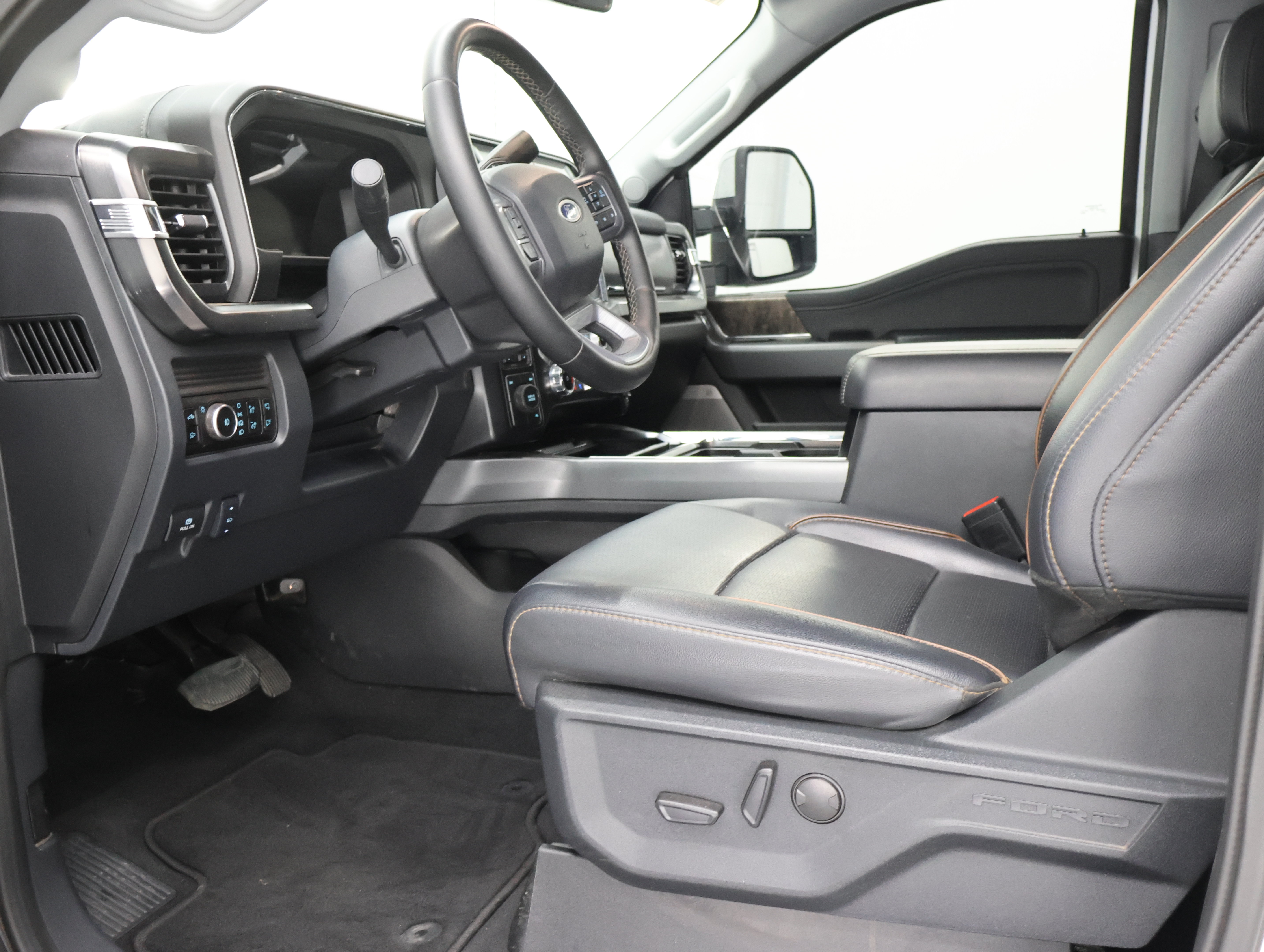 Used 2025 Ford F350 Lariat w/ Chrome Package AWD/4WD image 7