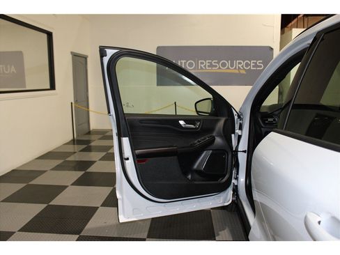 Used 2025 Ford Escape ST-Line Select image 12