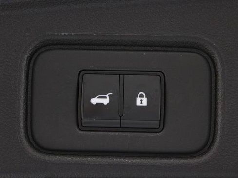 Certified 2025 Nissan Pathfinder SV FWD image 19