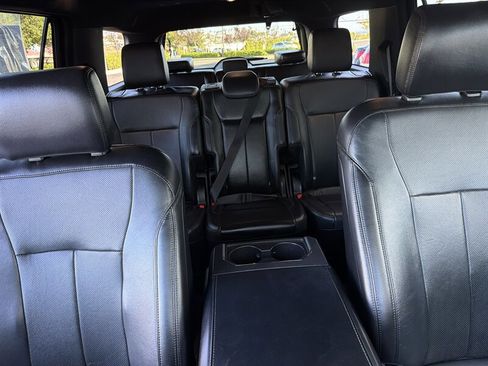 Used 2018 Ford Expedition XLT w/ Equipment Group 202A RWD image 17