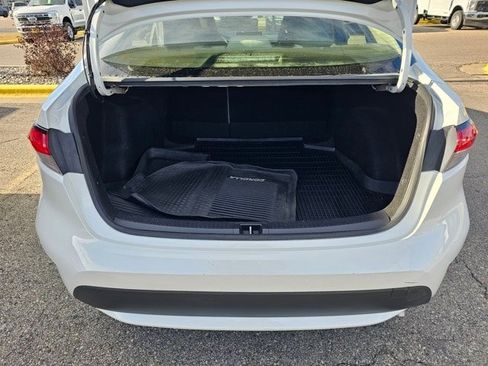 Used 2020 Toyota Corolla LE image 10