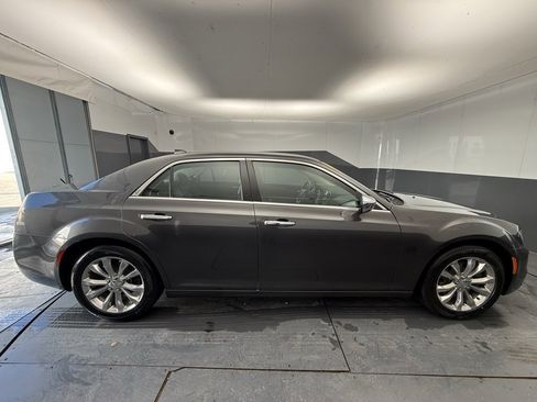 Used 2019 Chrysler 300 Limited image 13