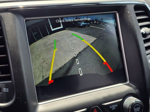 Used 2018 Jeep Grand Cherokee Altitude RWD image 32