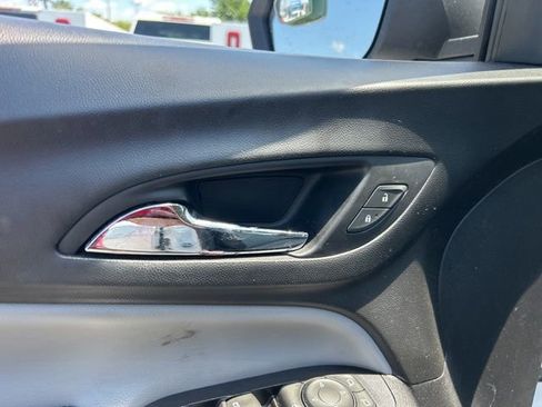Used 2019 Chevrolet Equinox LS FWD image 11