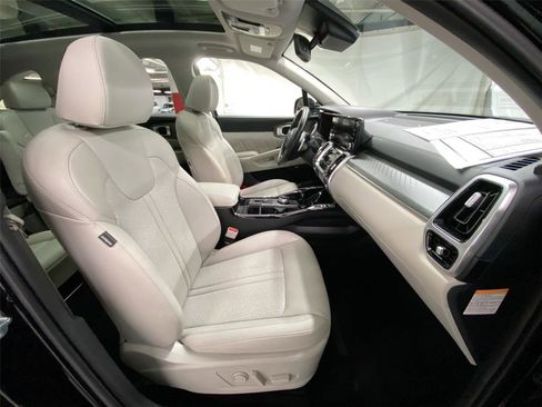 Used 2023 Kia Sorento SX Prestige image 31