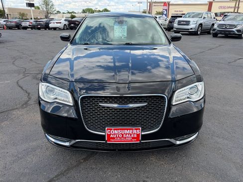 Used 2018 Chrysler 300 Touring L image 24